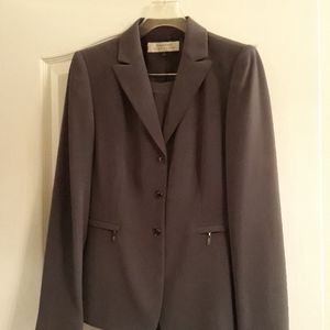 Tahari grey pants suit